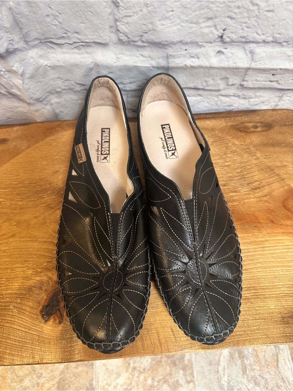 PIKOLINOS Jerez Black Leather Slip-On Loafers with Floral Stitching